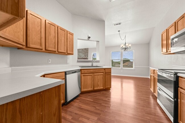 Building Photo - Available NOW!!!! This 3 bedroom, 2 bath, 2 car garage home has no carpet. All flooring is LVP an...