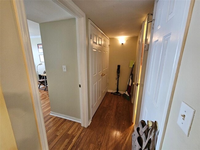 Building Photo - 501 W 26th St