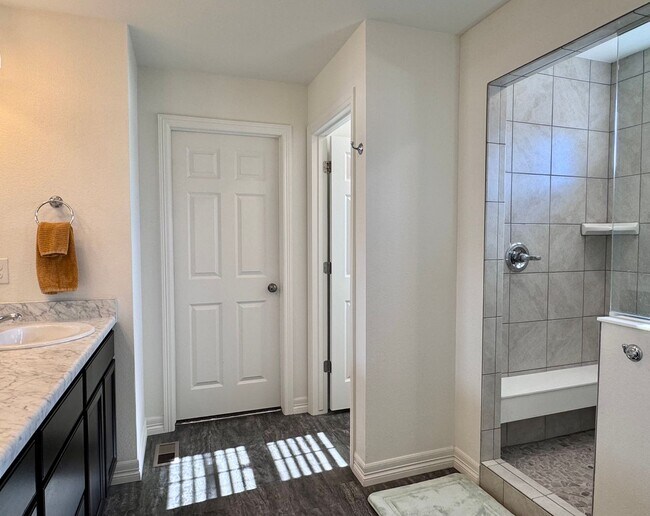Building Photo - Beautifully Maintained 3 Bed/2.5 Bath Home...