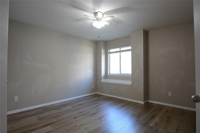 Building Photo - 1400 Oakcrest Dr