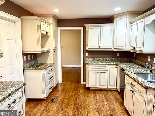 Building Photo - 4059 Charleston Ct SE