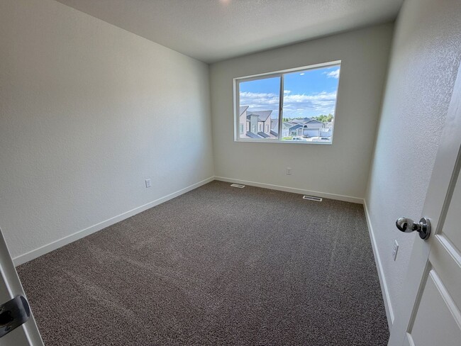 Building Photo - 3932 Pinnacles Ct