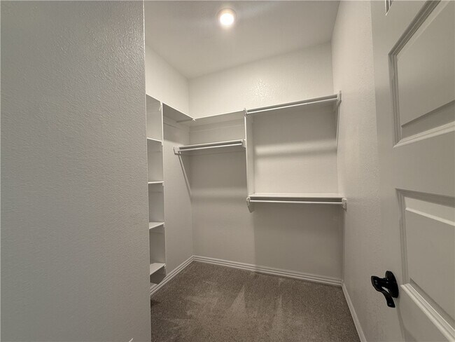 Building Photo - 5809 SW Macasin Ave