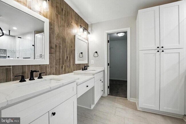 Building Photo - 11109 Ravine Dr