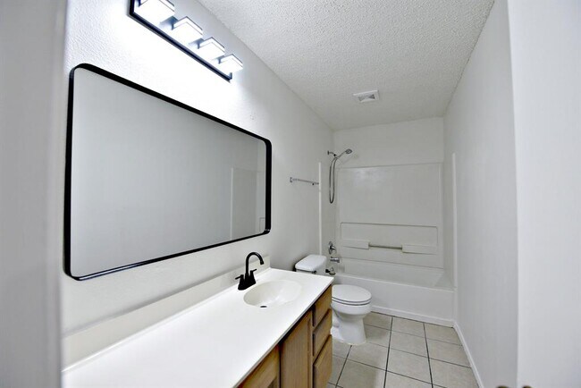 Building Photo - 1207 Birdie Cove