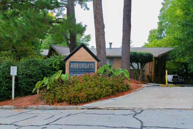 Building Photo - Welcome to Arborgate! Spacious Condo in He...