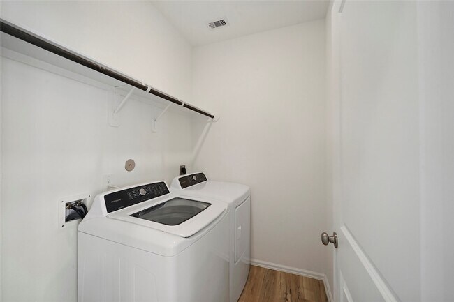 Building Photo - 307 Flower Reed Ct