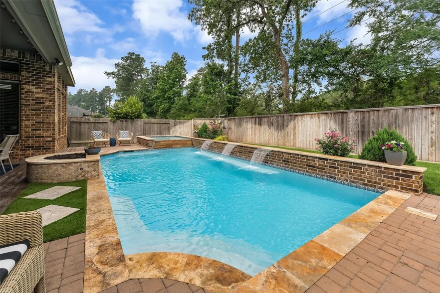 View of Pool Fountains - 1027 Ginger Glade Ln