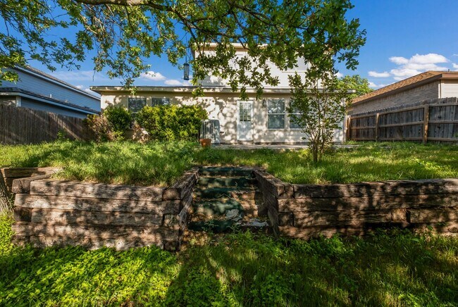 Building Photo - SIX MONTH LEASE 4/2.5 in Boerne