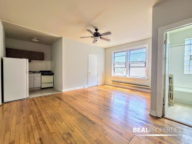 Building Photo - 1 bedroom in CHICAGO IL 60657