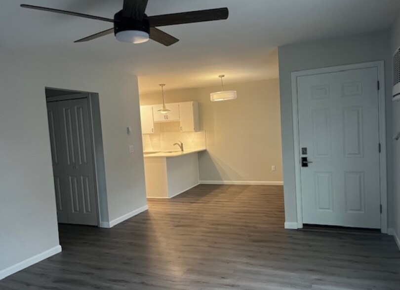 Building Photo - 8 Larkspur Ct