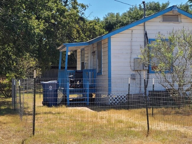 Building Photo - 1615 Saint Marys St