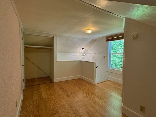 Building Photo - 6241 Skunk Hollow Rd