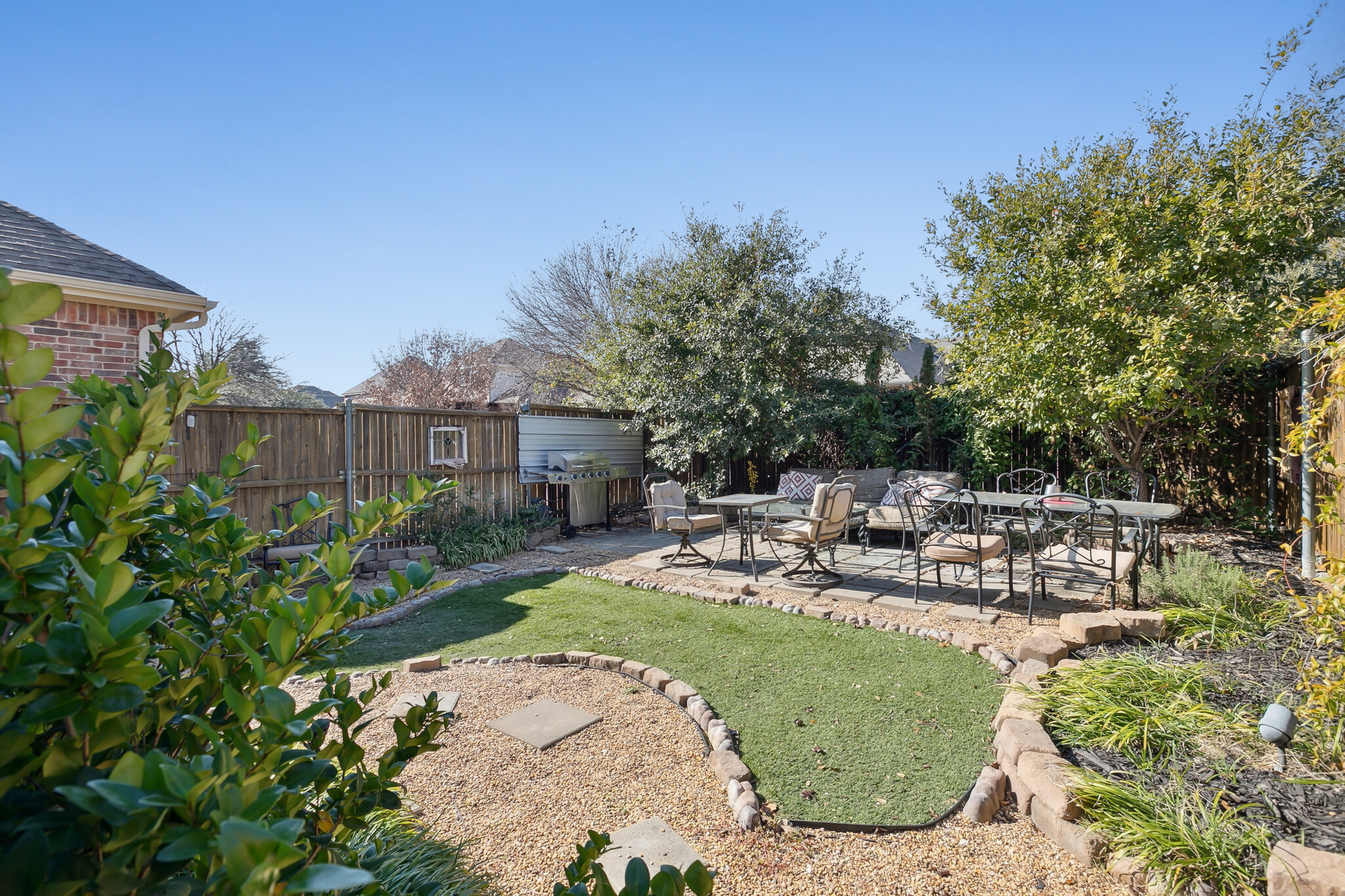 No Maintenance fully Landscaped backyard with turf - 5925 Pedernales Rdg