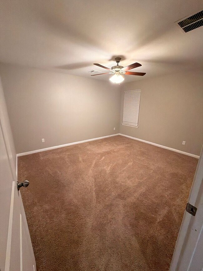 Building Photo - LARGE BEDROOMS!