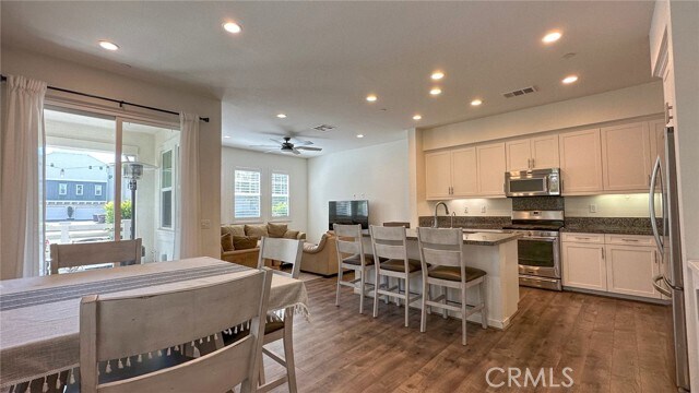 Building Photo - 92 Patria