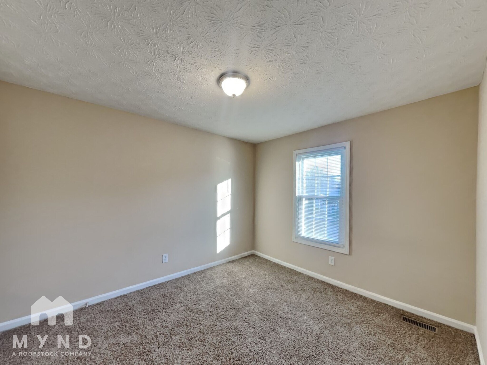 Building Photo - 123 Eagle Glen Dr