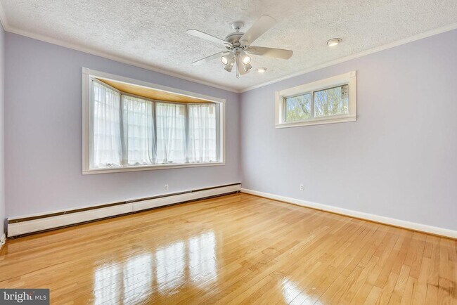 Building Photo - 5813 Midhill St