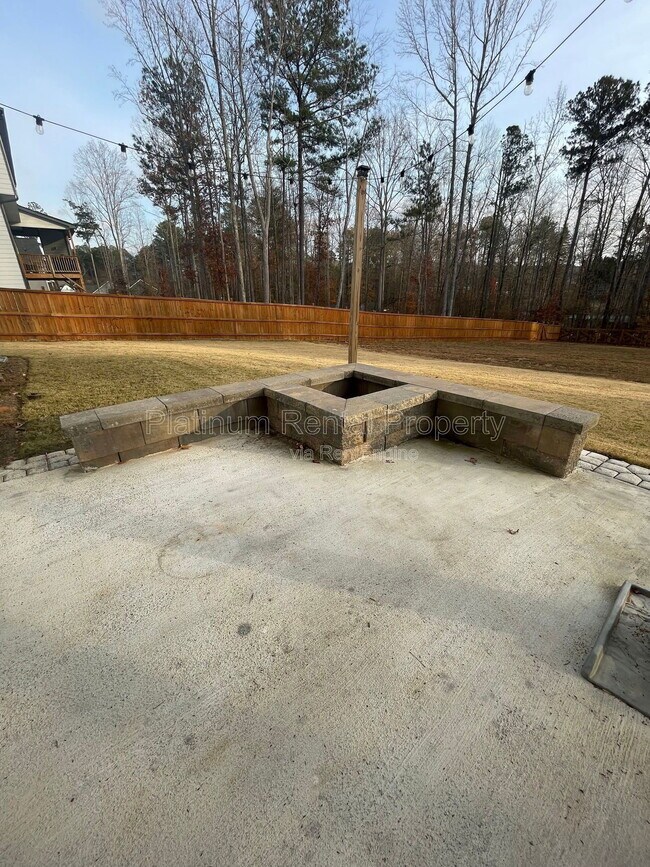 Building Photo - 8225 Crooked Crk Dr