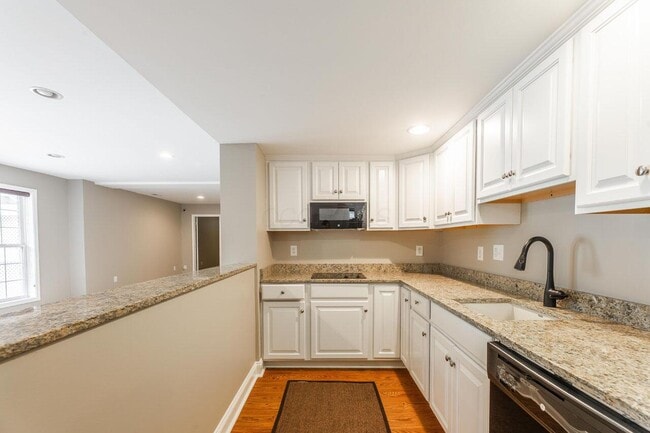 Building Photo - 4930 Brooksview Cir