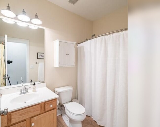 Building Photo - 531 Watson St