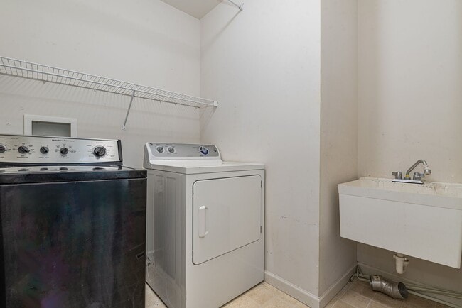 Building Photo - 129 Buckley Dr