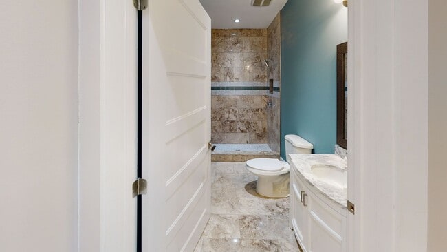 Building Photo - $1725 per Bedroom | 4BR/4BA Off-Campus Hom...