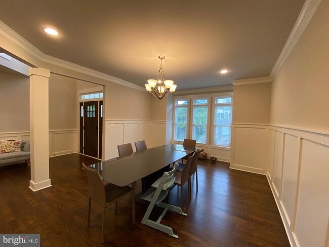 Building Photo - 2233 N Underwood St