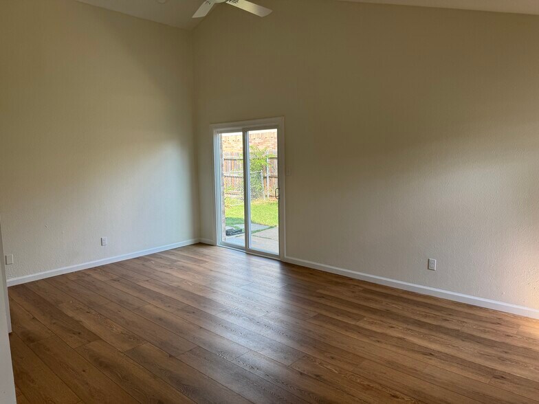 Building Photo - 4757 China Rose Dr