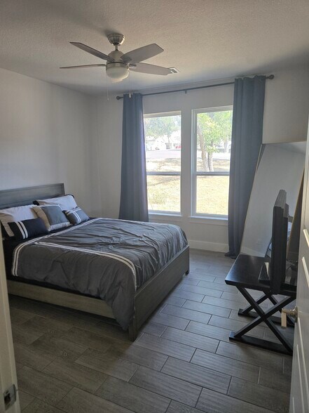 2nd bedroom w/ large closet - 18605 Masters Cv