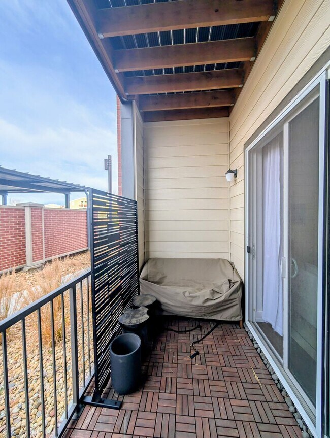 Building Photo - Long Realty & Property Management - 2 Bedroom 2 Bathroom condo in Aurora