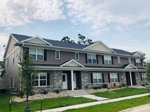 Building Photo - Villas at The Hub Townhome - 3 Bed/2.5 Bath