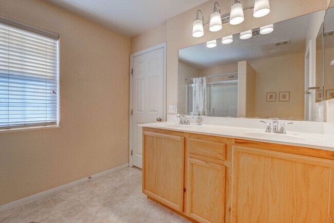 Building Photo - 9936 Elkhead Creek Way