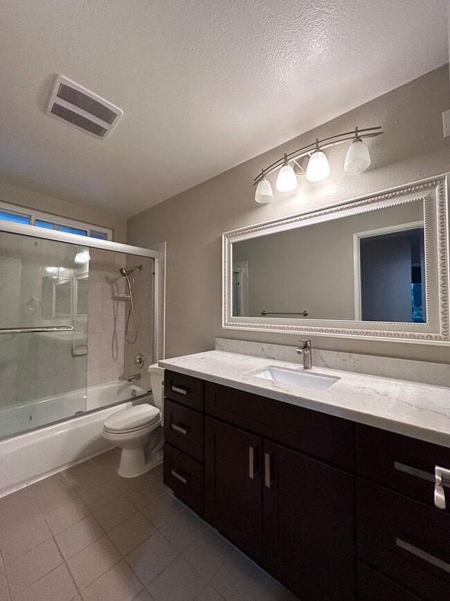 Building Photo - Beautifully Updated 4-Bedroom Home in Came...