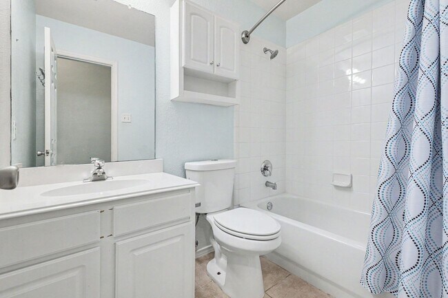 Building Photo - 1707 Briarhollow Dr