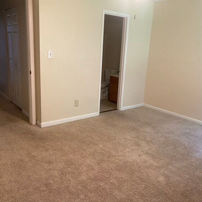 Building Photo - 6408 Baker Ct