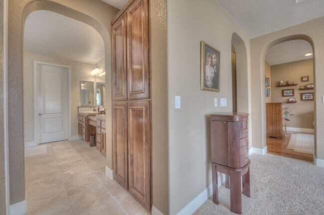 Building Photo - Beautiful former Meritage model home in the heart of Somersett. 4bed/3.5bath/3car 3764sf