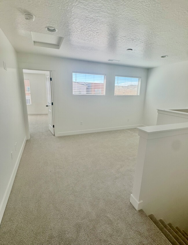 Building Photo - 5715 S Weehawken Ln