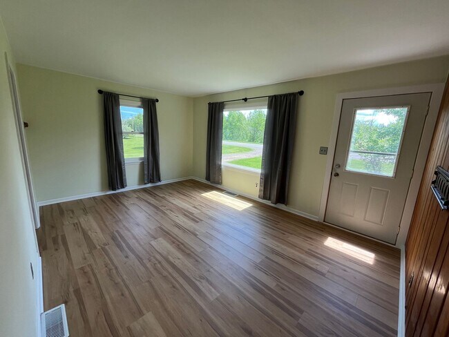 Building Photo - Two Bedroom Single Family Home on 3 Acres!