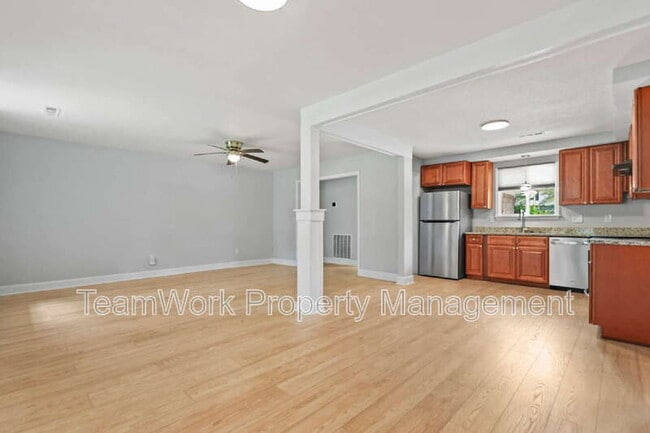 Building Photo - 313 Clearwater Dr