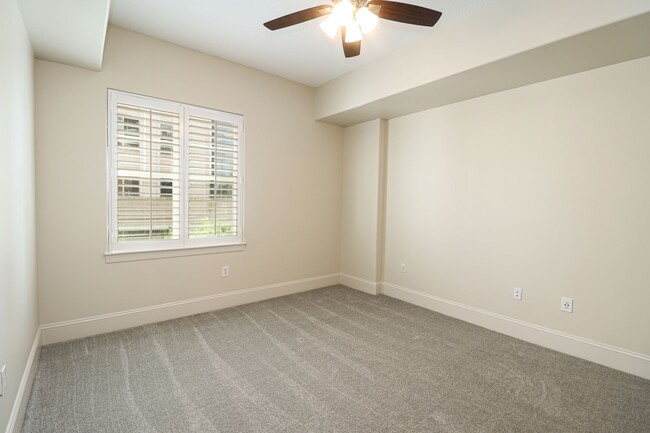 Building Photo - Piedmont Row Condo!