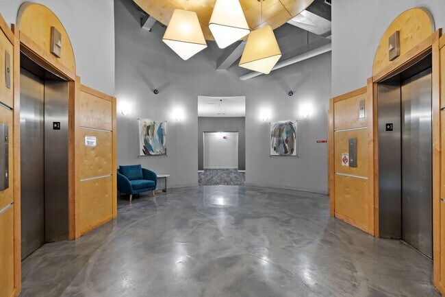 Building Photo - 415 St Pauls Blvd