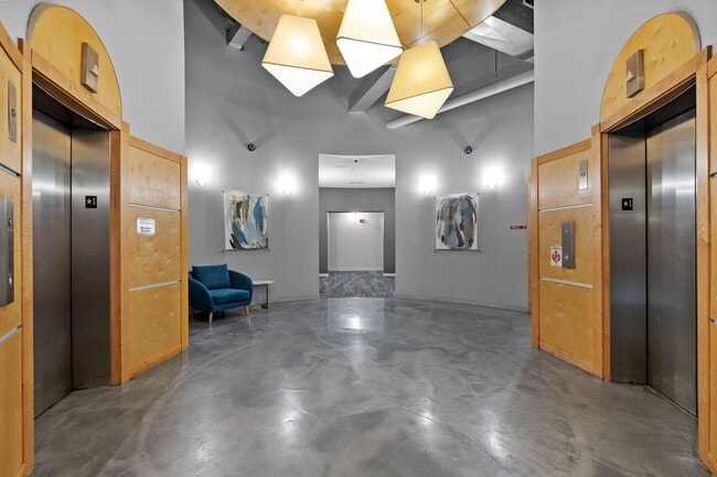 Building Photo - Beautiful Condo in downtown Norfolk!
