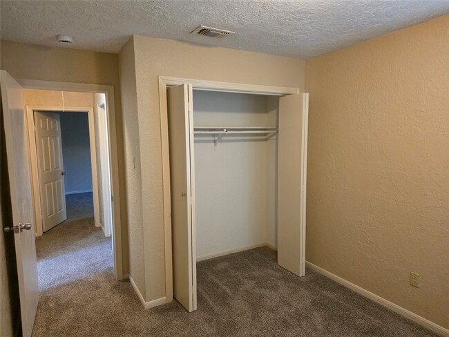Building Photo - 12902 Skymeadow Dr
