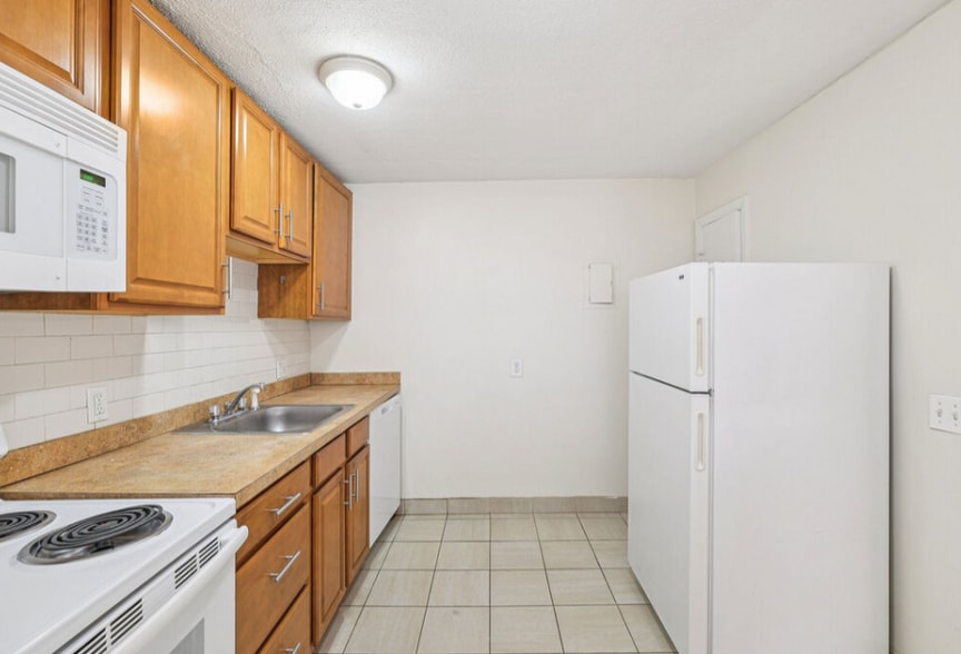 Building Photo - 55 Brighton Ave