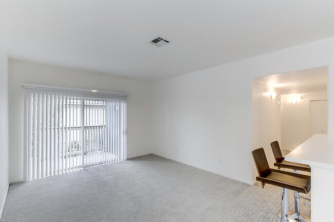 Building Photo - 8381 Pebble Creek Way