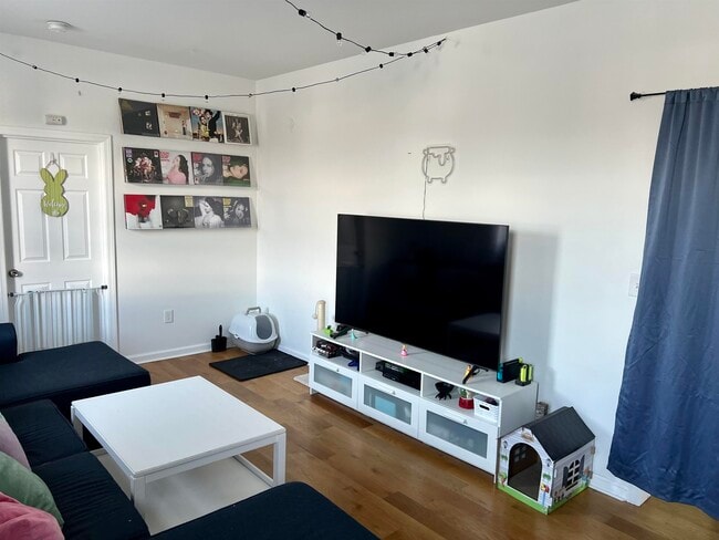 Primary Photo - 414 41st St