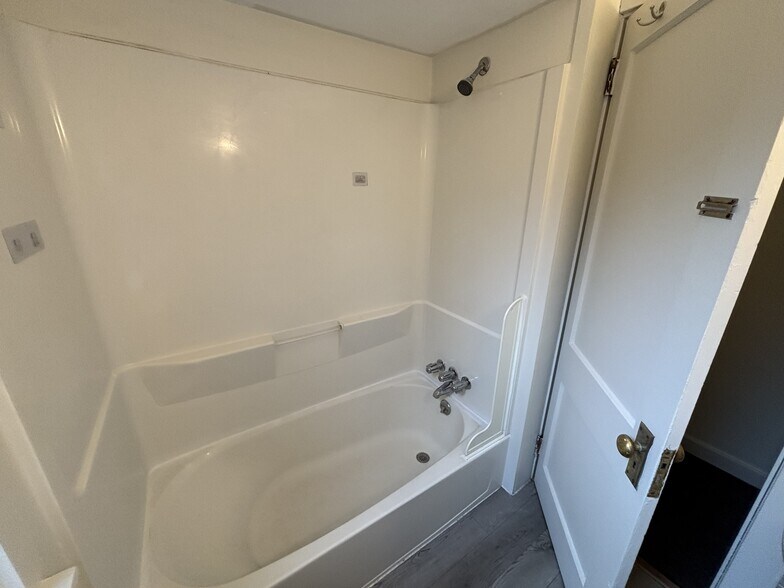 Bathroom - 207 Chesterfield Rd