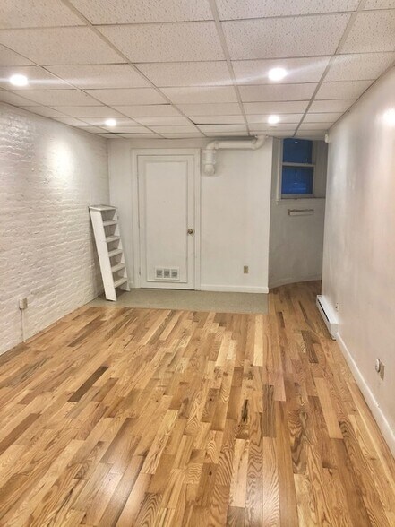 Building Photo - 849 Beacon St