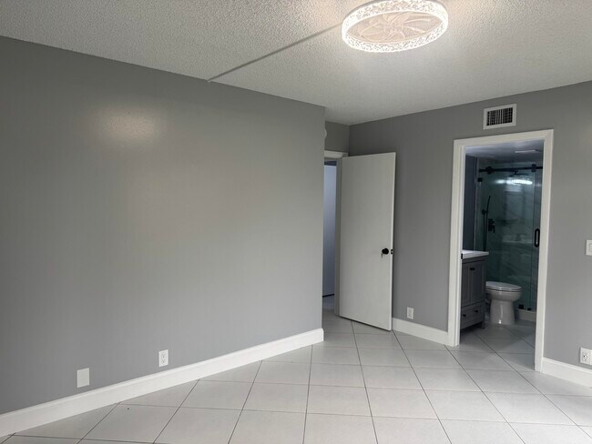 Building Photo - 802 Sky Pine Way